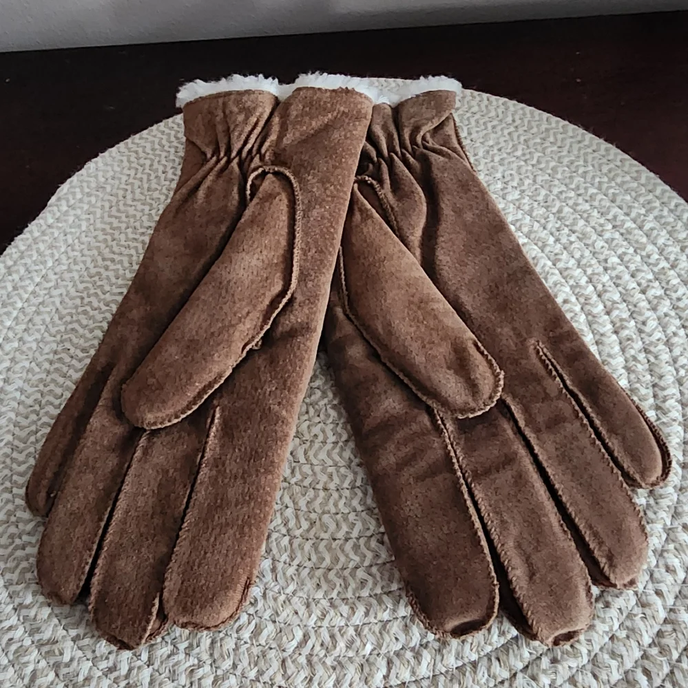 NEW ~ Isotoner® Suede Gloves